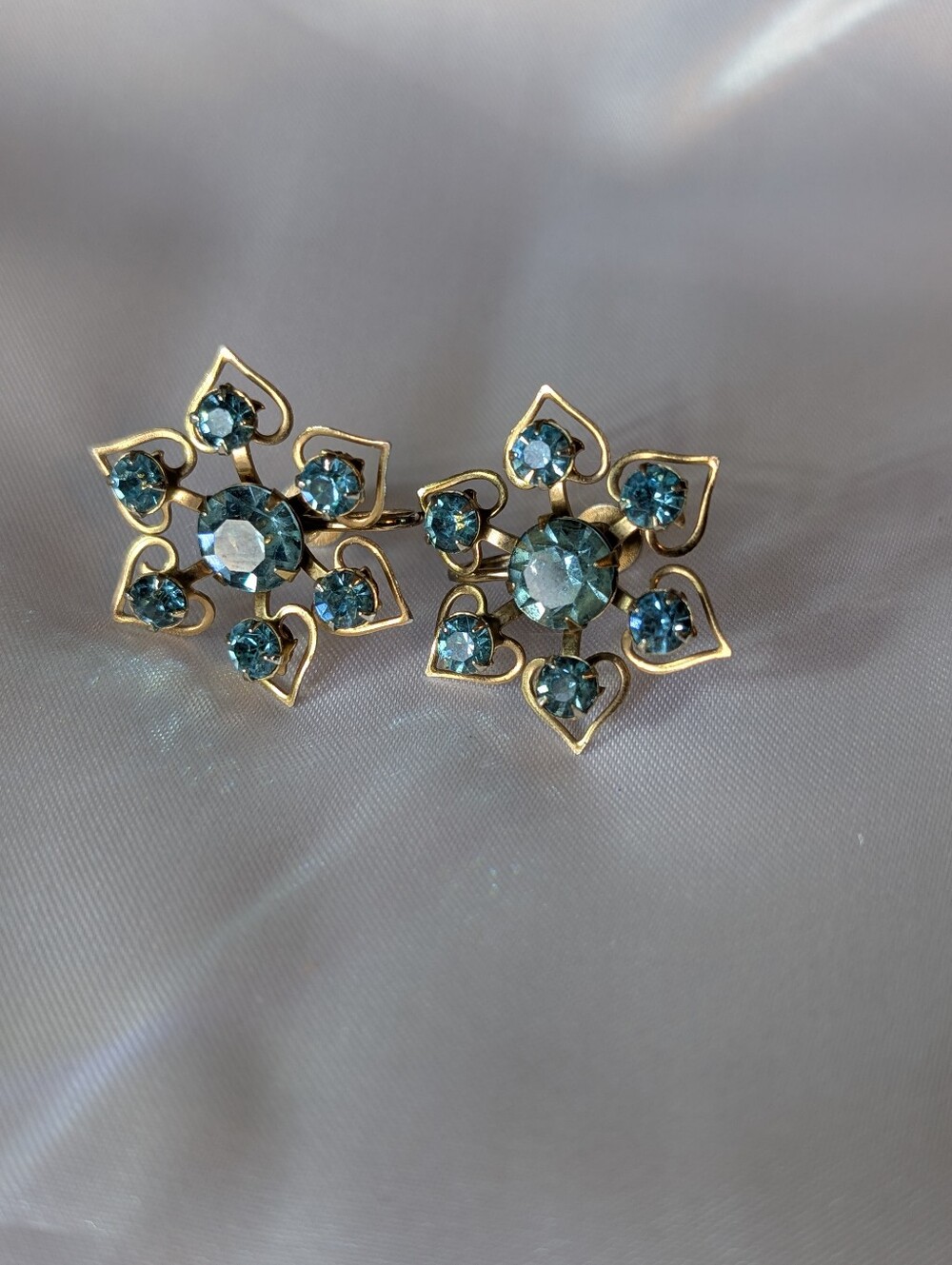 Vintage Gold Tone Aqua Blue Rhinestone Open Heart Flower Screw Back Earrings